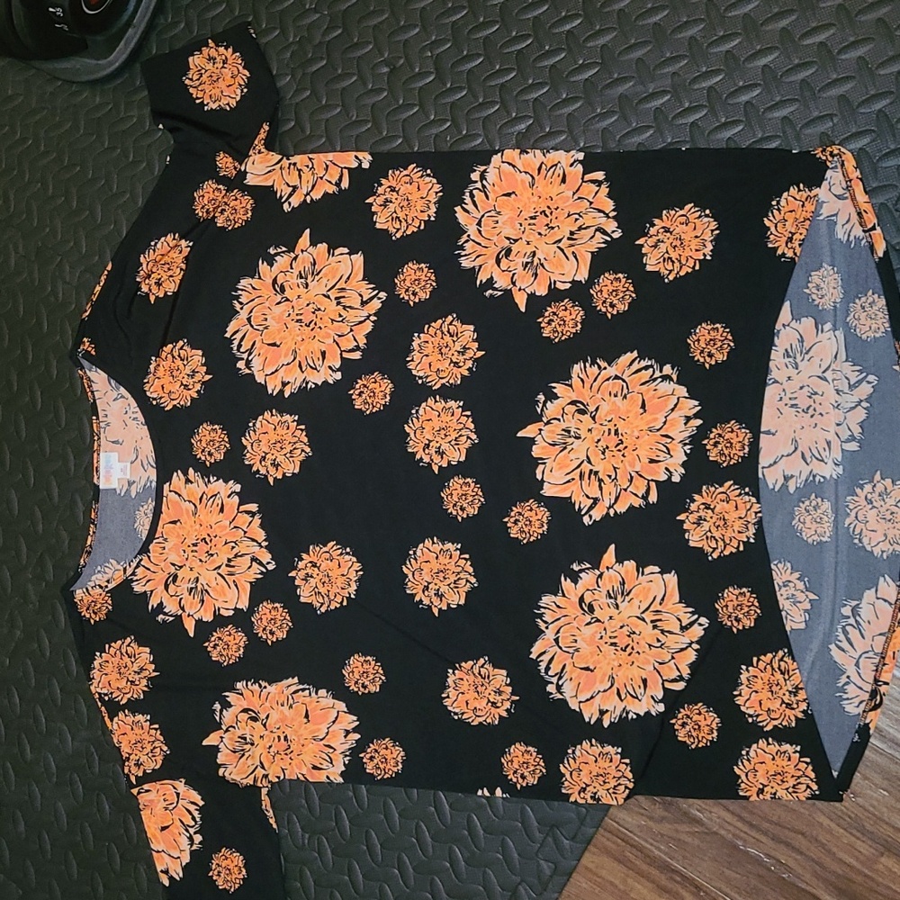 Lularoe top